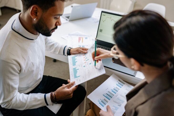 Integrando agentes de IA ao BI: riscos e critérios práticos para PMEs