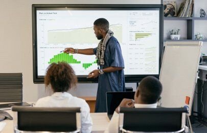 Comparativo de ferramentas de visualização com agentes de IA: riscos, governança e benefícios para PMEs
